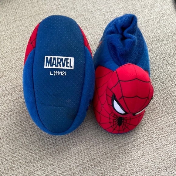 Spider-Man Slippers - Picture 1 of 2